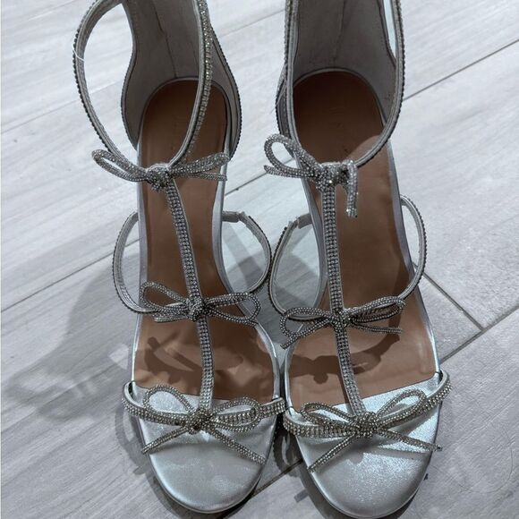 Women's Nolino Beaded Bow T-Strap Dress Sandals - Picture 6 of 10